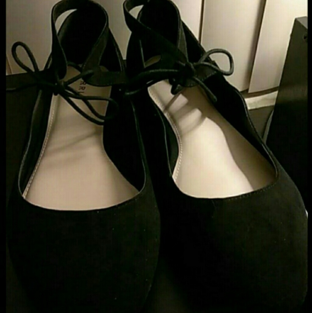 NWOT Lace up Torrid Black flats 12W